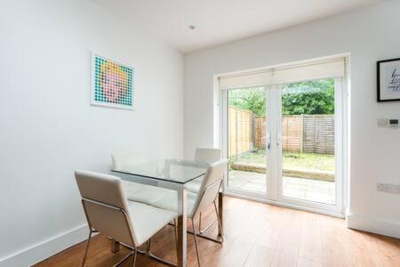 Appartement Flat With Garden Wpra Londen